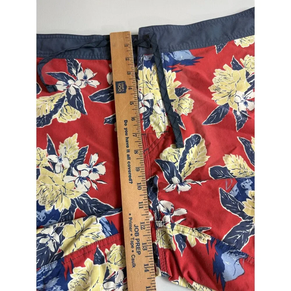 Patagonia Scallop Hem Stretch Wavefarer Boardshorts 18